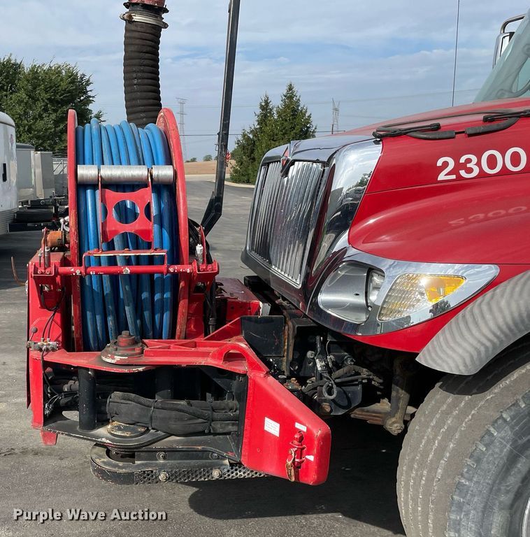 image for item LV9940 2005 International 7400  sewer jetter truck