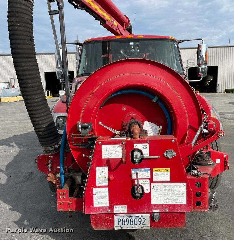 image for item LV9940 2005 International 7400  sewer jetter truck
