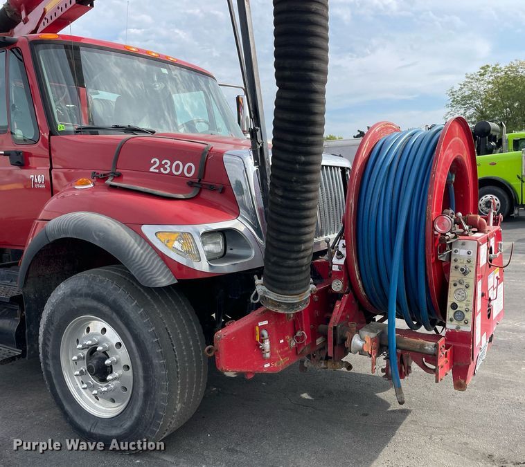 image for item LV9940 2005 International 7400  sewer jetter truck