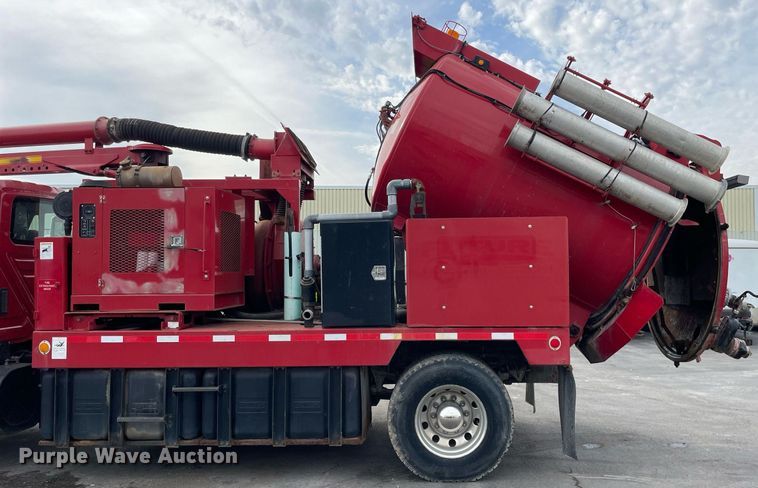 image for item LV9940 2005 International 7400  sewer jetter truck