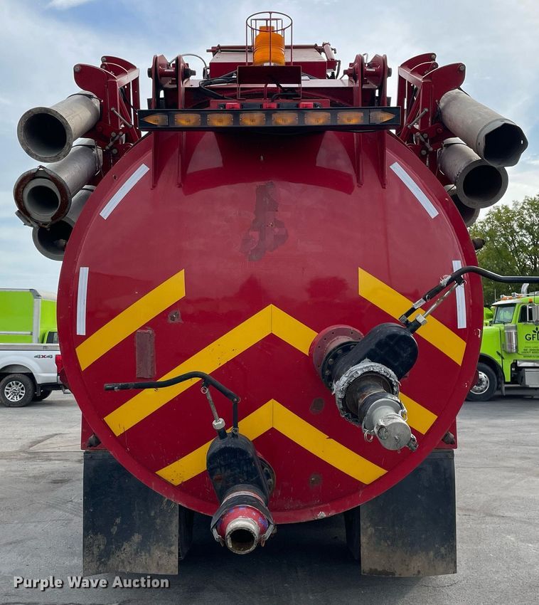 image for item LV9940 2005 International 7400  sewer jetter truck