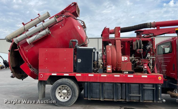 image for item LV9940 2005 International 7400  sewer jetter truck