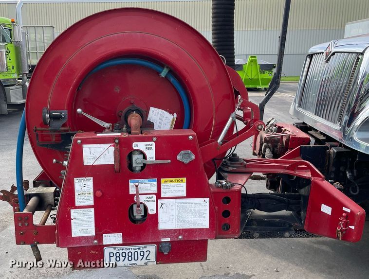 image for item LV9940 2005 International 7400  sewer jetter truck