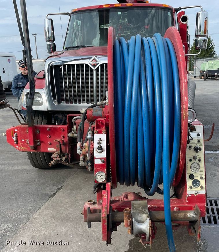 image for item LV9940 2005 International 7400  sewer jetter truck