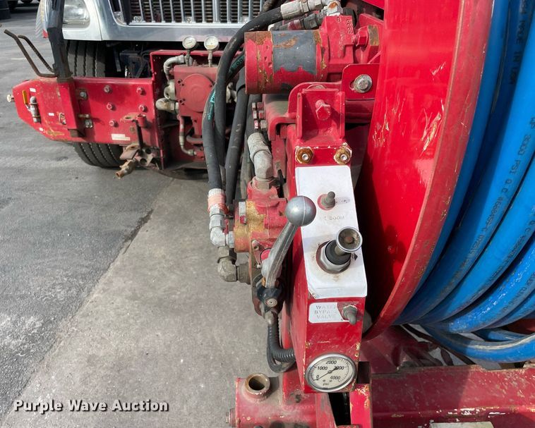 image for item LV9940 2005 International 7400  sewer jetter truck