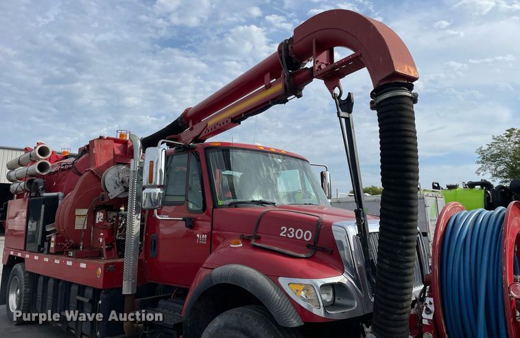 image for item LV9940 2005 International 7400  sewer jetter truck