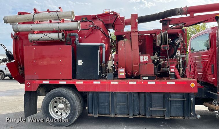 image for item LV9940 2005 International 7400  sewer jetter truck