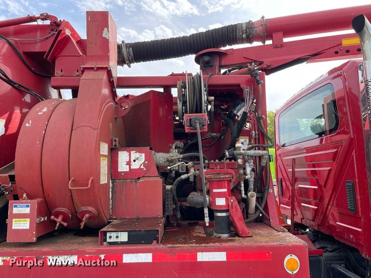 image for item LV9940 2005 International 7400  sewer jetter truck