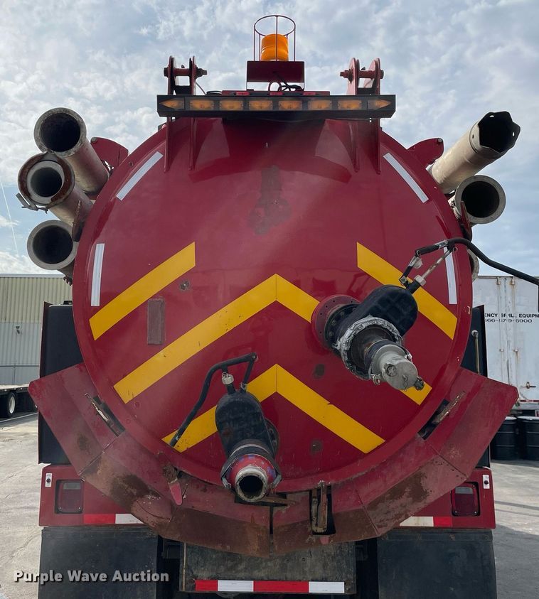 image for item LV9940 2005 International 7400  sewer jetter truck