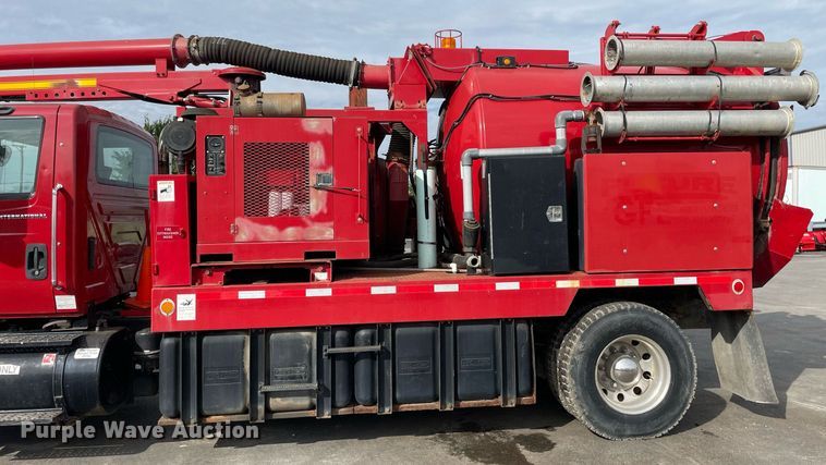 image for item LV9940 2005 International 7400  sewer jetter truck