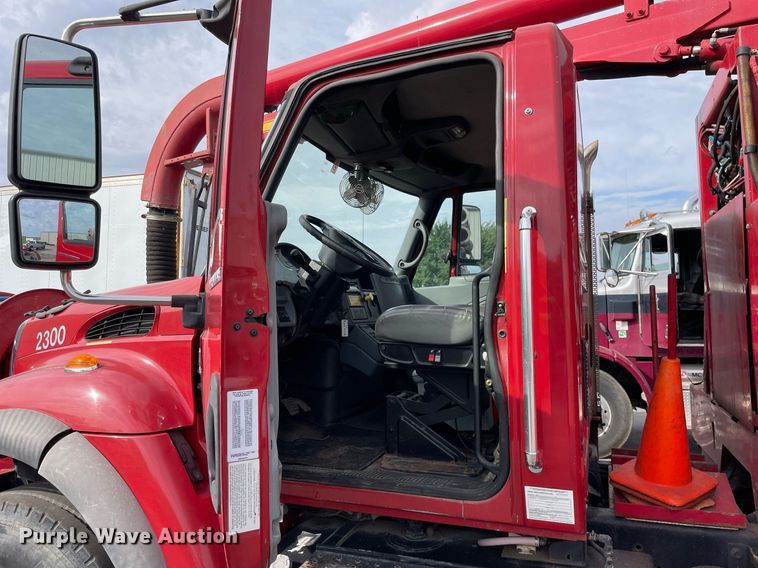 image for item LV9940 2005 International 7400  sewer jetter truck