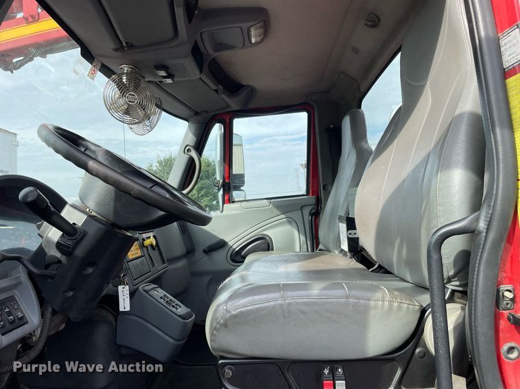 image for item LV9940 2005 International 7400  sewer jetter truck