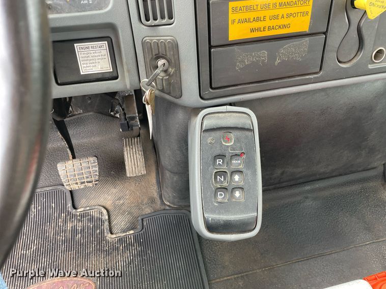 image for item LV9940 2005 International 7400  sewer jetter truck