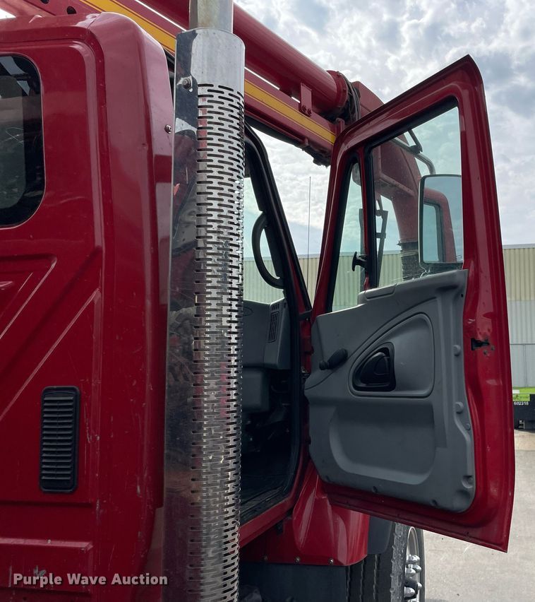 image for item LV9940 2005 International 7400  sewer jetter truck