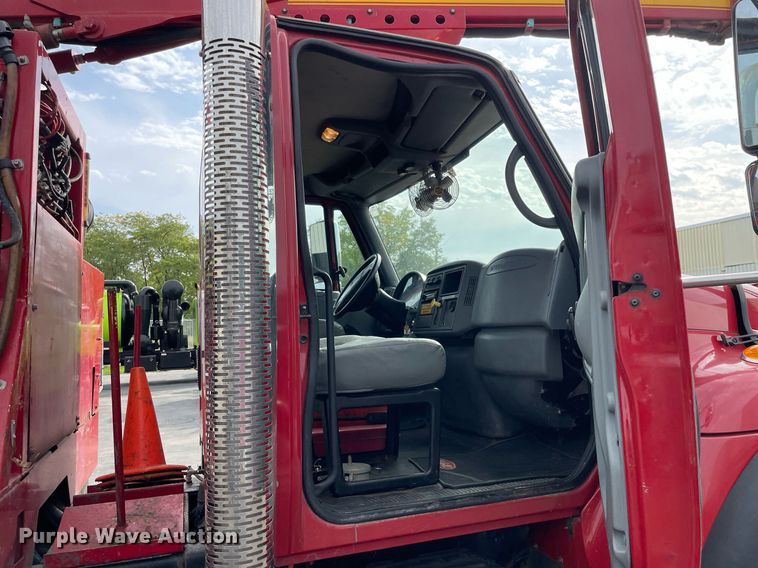 image for item LV9940 2005 International 7400  sewer jetter truck