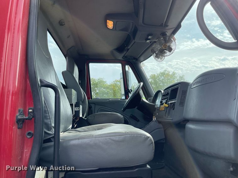 image for item LV9940 2005 International 7400  sewer jetter truck