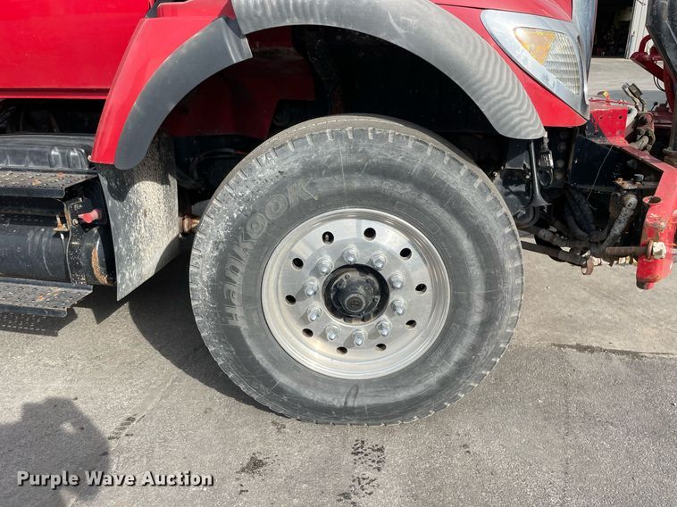 image for item LV9940 2005 International 7400  sewer jetter truck