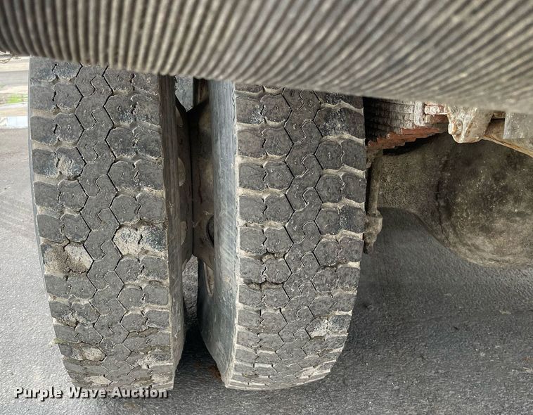 image for item LV9940 2005 International 7400  sewer jetter truck