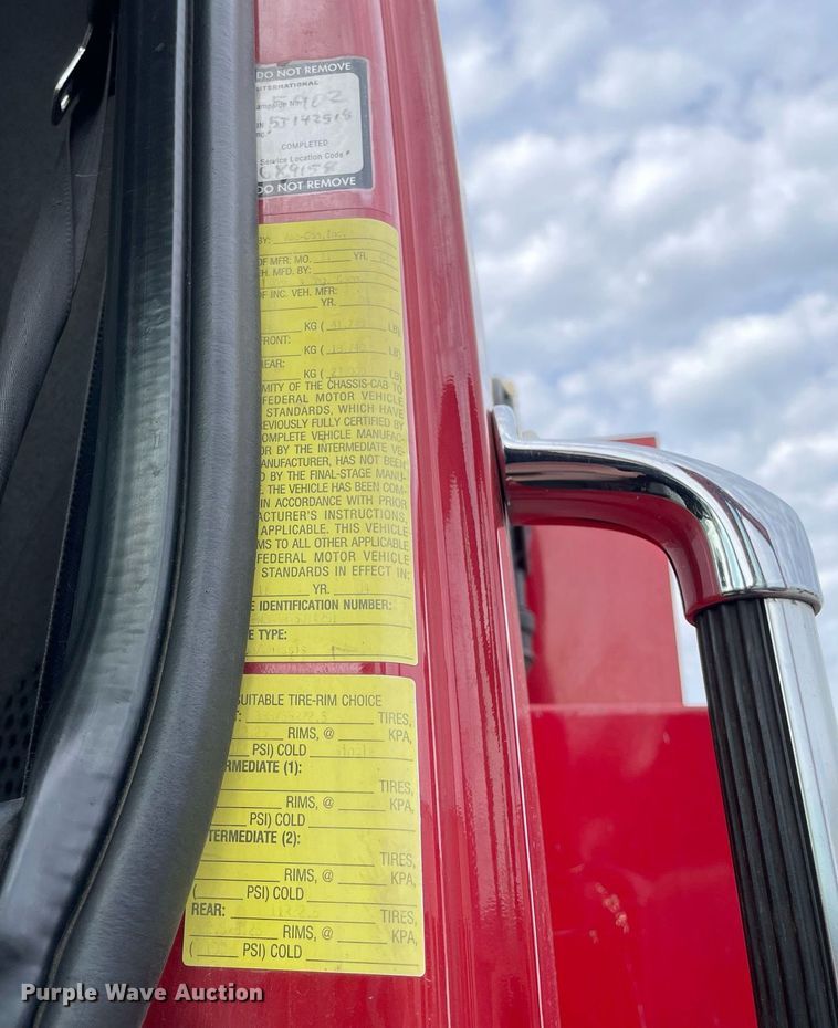 image for item LV9940 2005 International 7400  sewer jetter truck