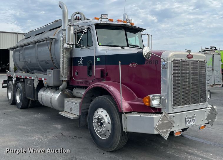 image for item LV9941 2001 Peterbilt 378  vacuum truck