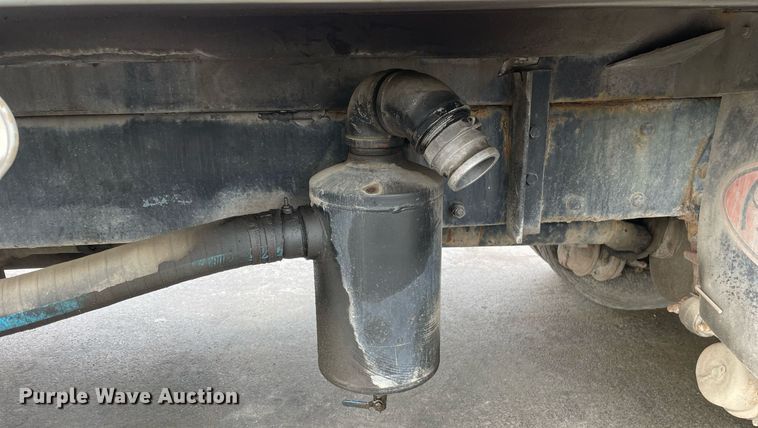 image for item LV9941 2001 Peterbilt 378  vacuum truck