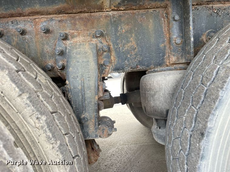 image for item LV9941 2001 Peterbilt 378  vacuum truck