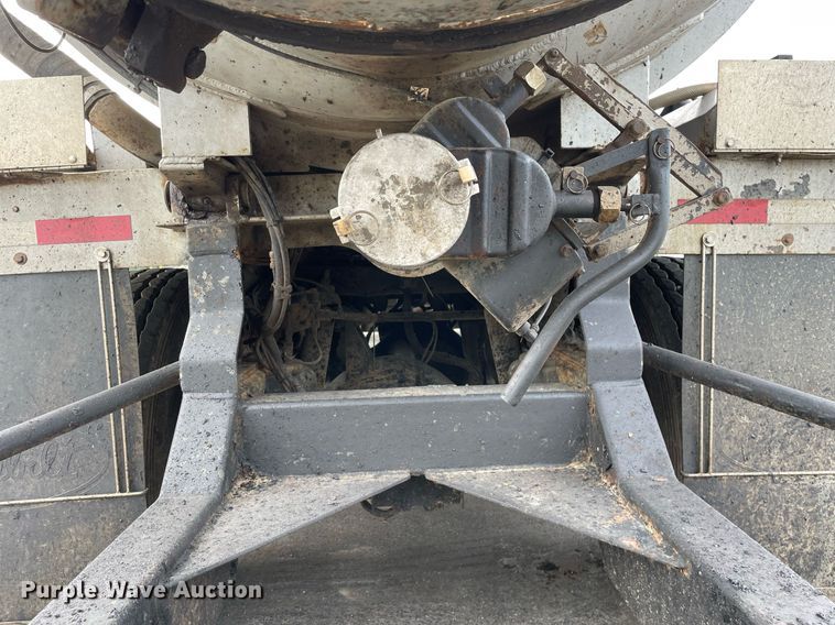 image for item LV9941 2001 Peterbilt 378  vacuum truck