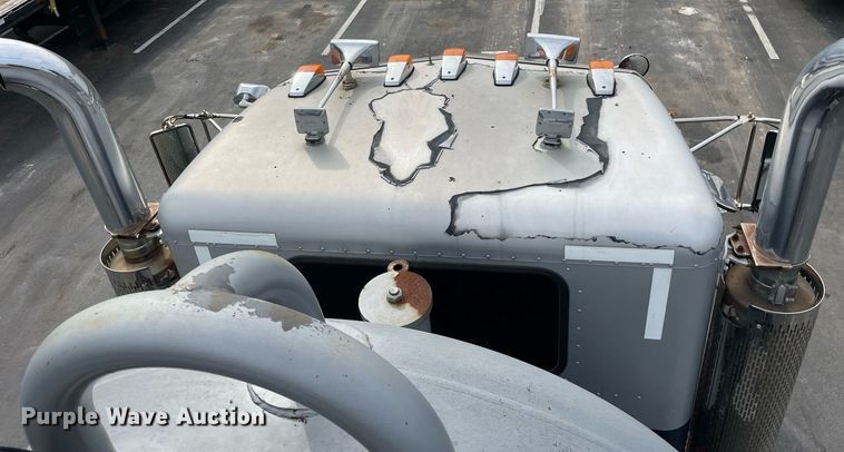 image for item LV9941 2001 Peterbilt 378  vacuum truck