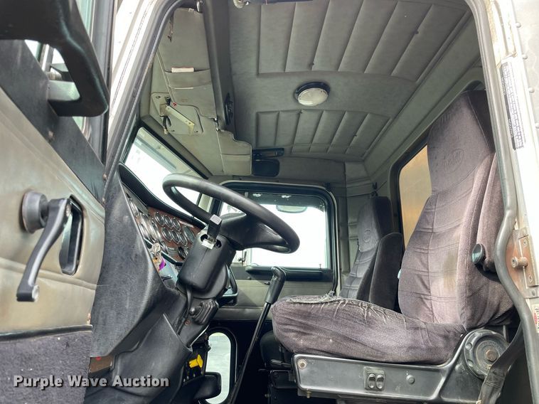 image for item LV9941 2001 Peterbilt 378  vacuum truck