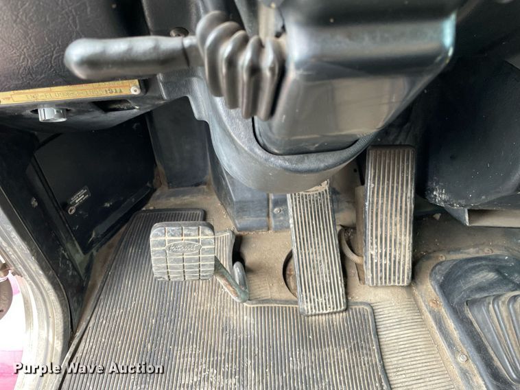 image for item LV9941 2001 Peterbilt 378  vacuum truck