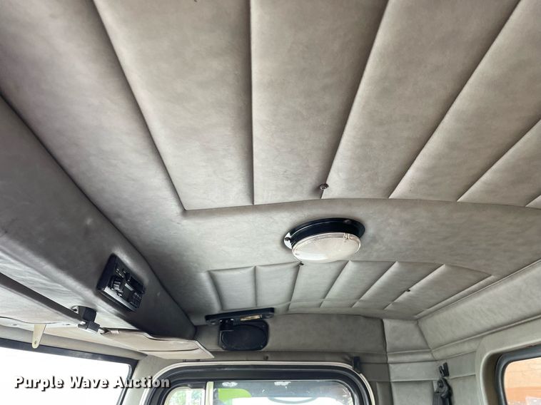 image for item LV9941 2001 Peterbilt 378  vacuum truck