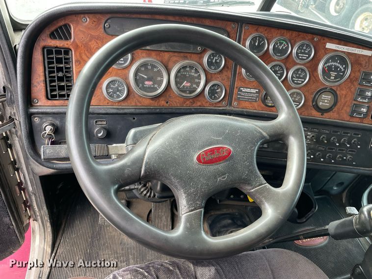 image for item LV9941 2001 Peterbilt 378  vacuum truck