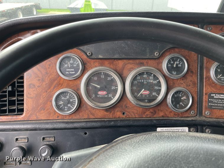 image for item LV9941 2001 Peterbilt 378  vacuum truck