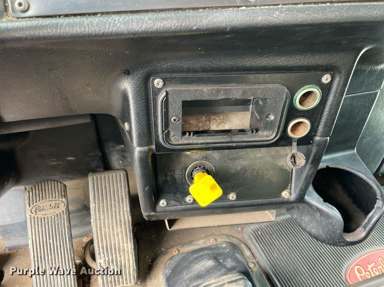 image for item LV9941 2001 Peterbilt 378  vacuum truck