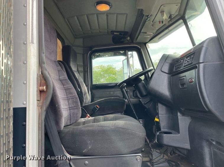 image for item LV9941 2001 Peterbilt 378  vacuum truck