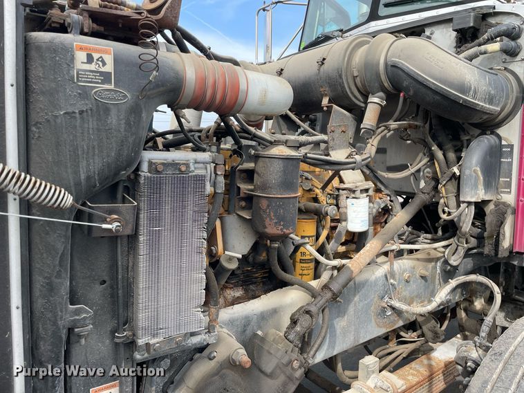 image for item LV9941 2001 Peterbilt 378  vacuum truck