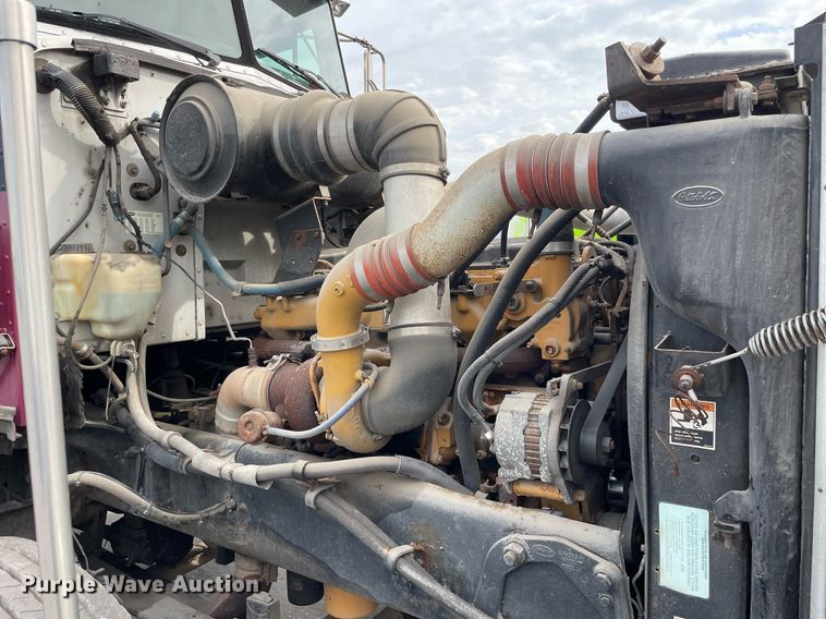 image for item LV9941 2001 Peterbilt 378  vacuum truck