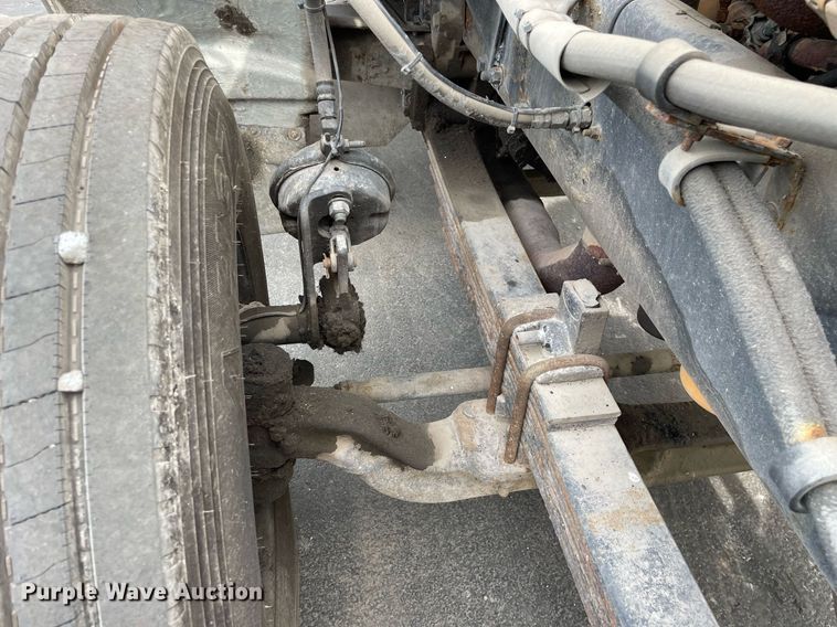 image for item LV9941 2001 Peterbilt 378  vacuum truck