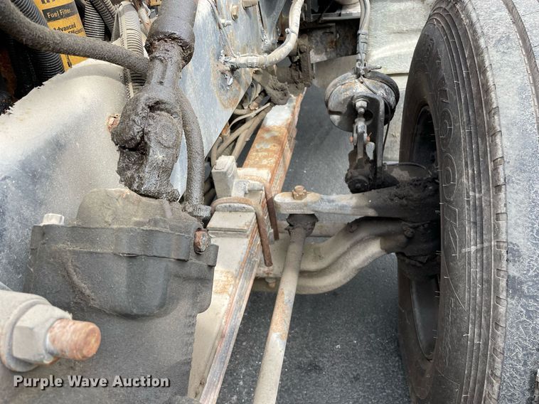 image for item LV9941 2001 Peterbilt 378  vacuum truck