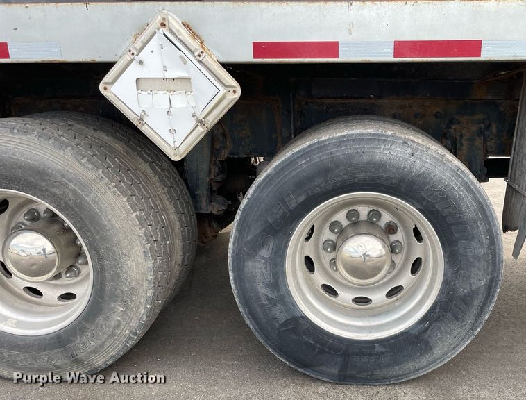 image for item LV9941 2001 Peterbilt 378  vacuum truck