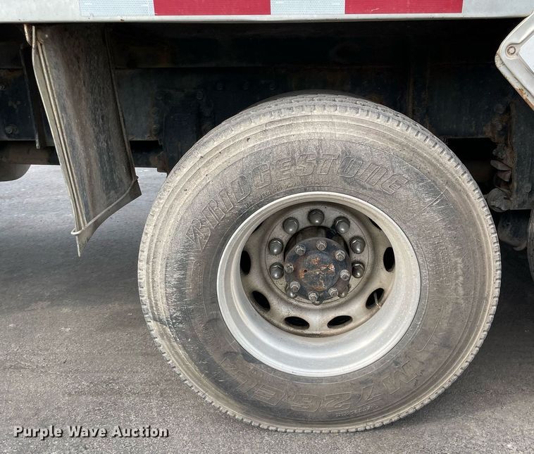 image for item LV9941 2001 Peterbilt 378  vacuum truck