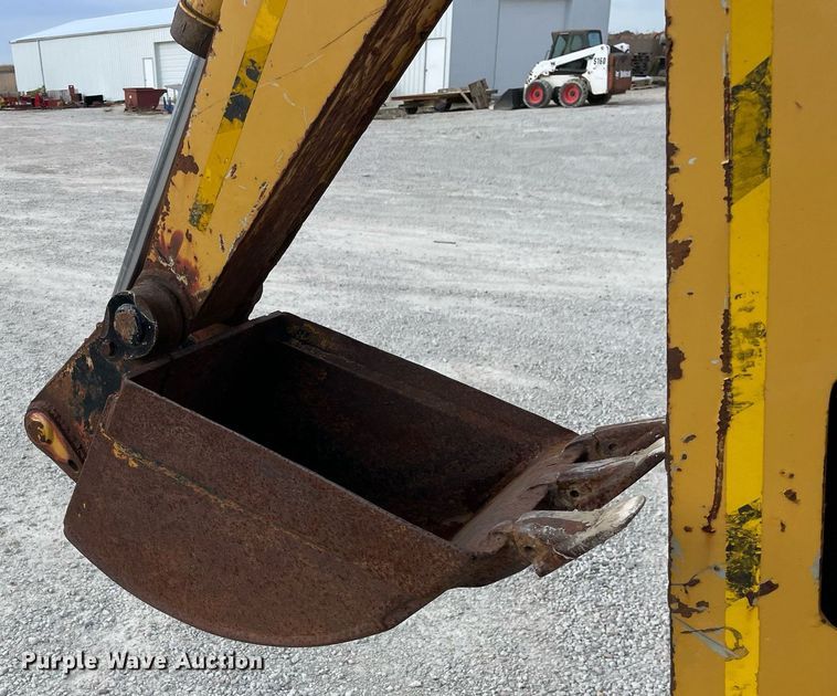 image for item LV9950 2000 Vermeer LM42  cable plow