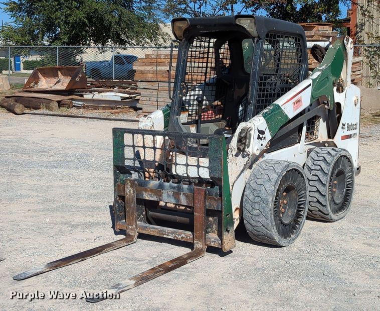 image for item LY9349 2014 Bobcat S590  skid steer loader