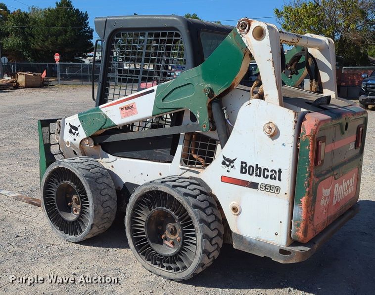image for item LY9349 2014 Bobcat S590  skid steer loader