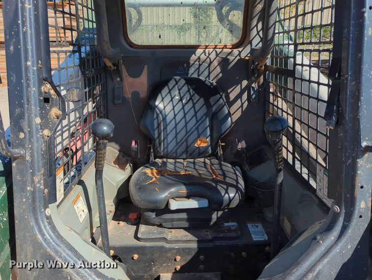 image for item LY9349 2014 Bobcat S590  skid steer loader