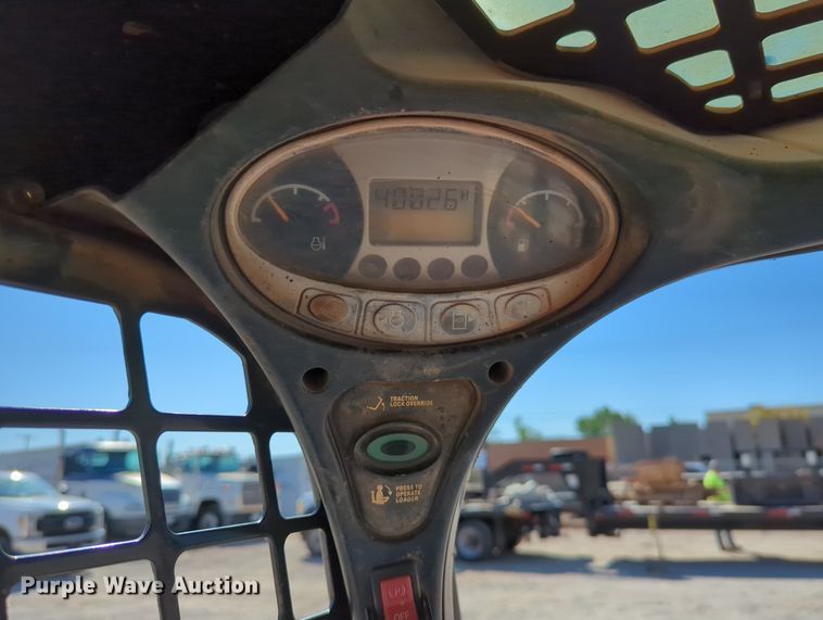 image for item LY9349 2014 Bobcat S590  skid steer loader