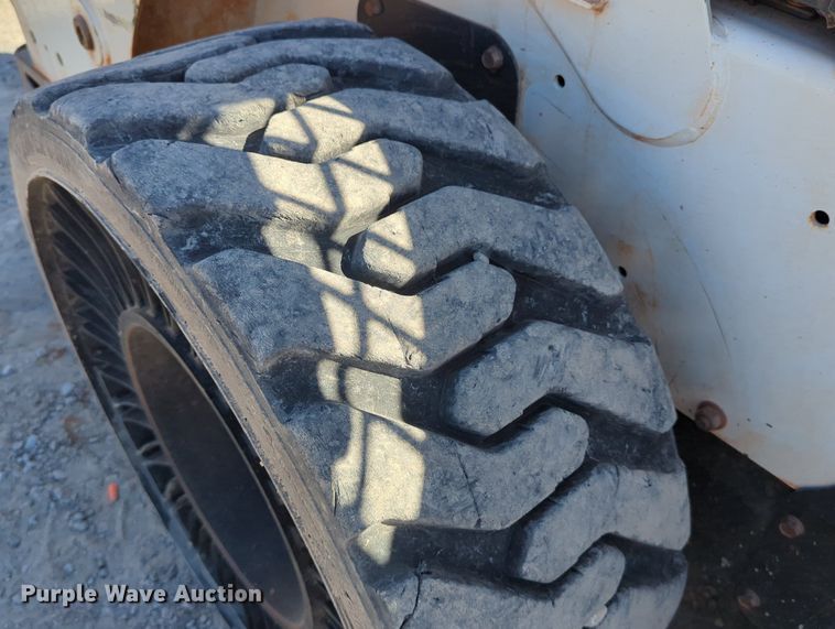 image for item LY9349 2014 Bobcat S590  skid steer loader