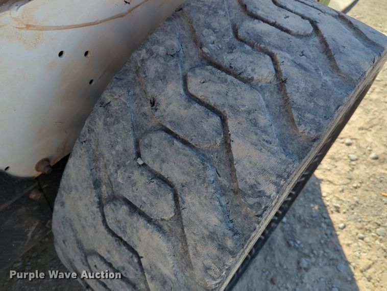 image for item LY9349 2014 Bobcat S590  skid steer loader