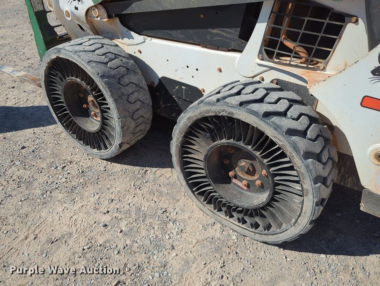 image for item LY9349 2014 Bobcat S590  skid steer loader