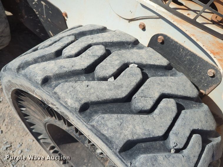 image for item LY9349 2014 Bobcat S590  skid steer loader